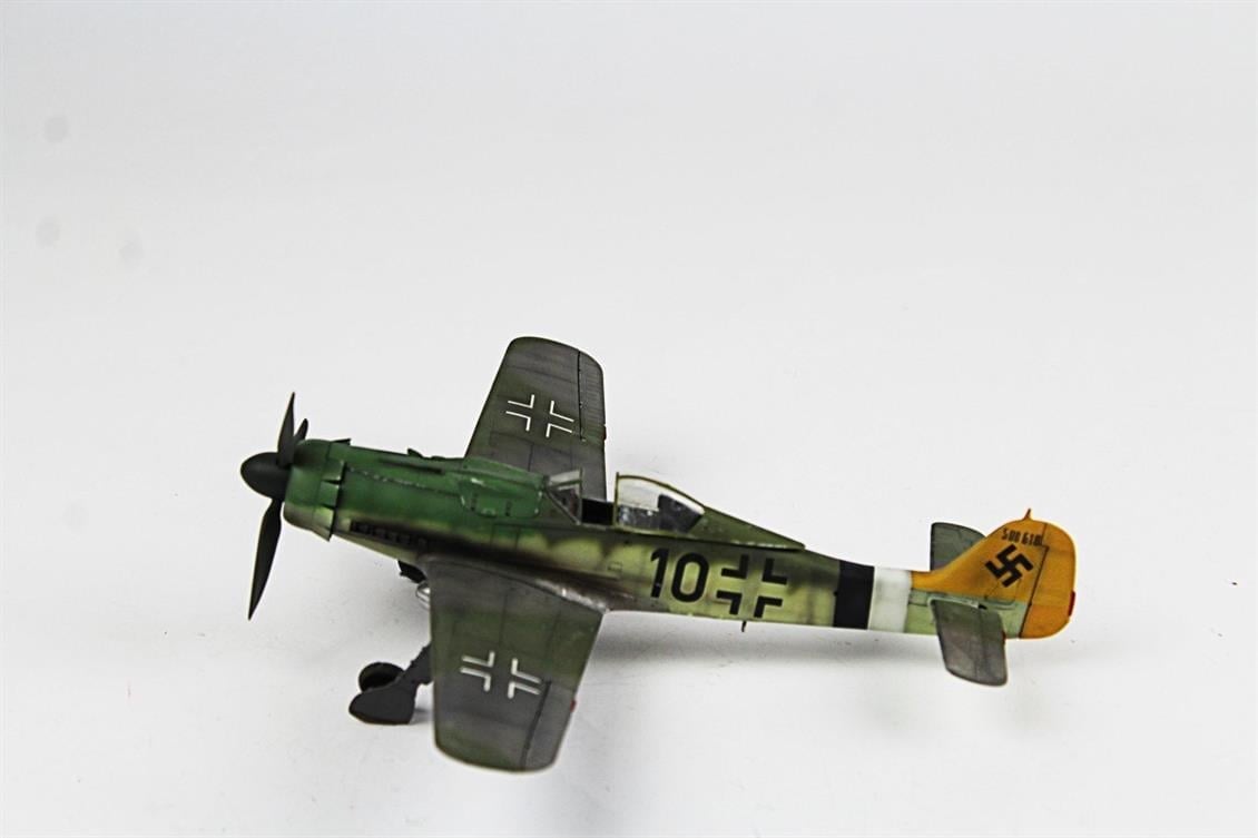 QD077 1/48 Focke-Wulf 190 D-9 Sergilemeye Hazır Plastik Uçak Modeli