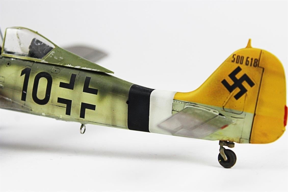 QD077 1/48 Focke-Wulf 190 D-9 Sergilemeye Hazır Plastik Uçak Modeli