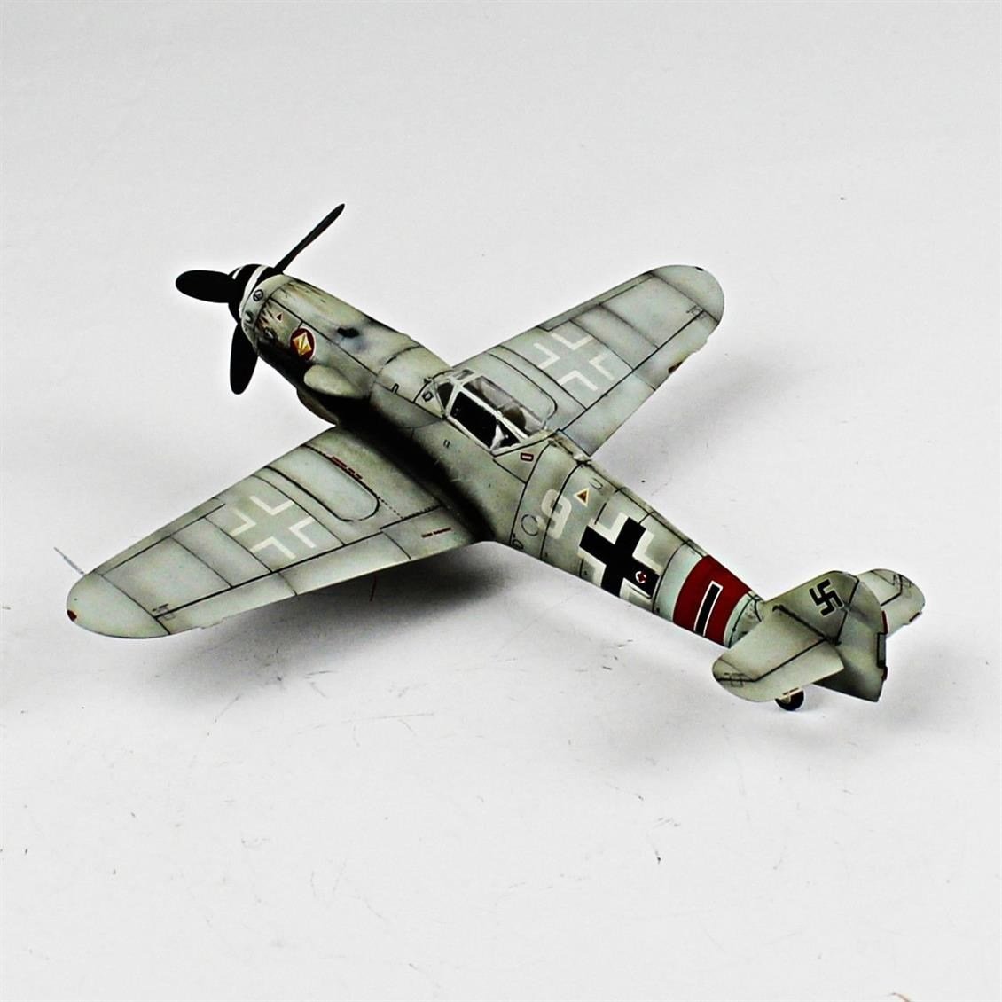 QD079 1/48 Messerschmitt Bf 109 G-10 Sergilemeye Hazır Plastik Uçak Modeli