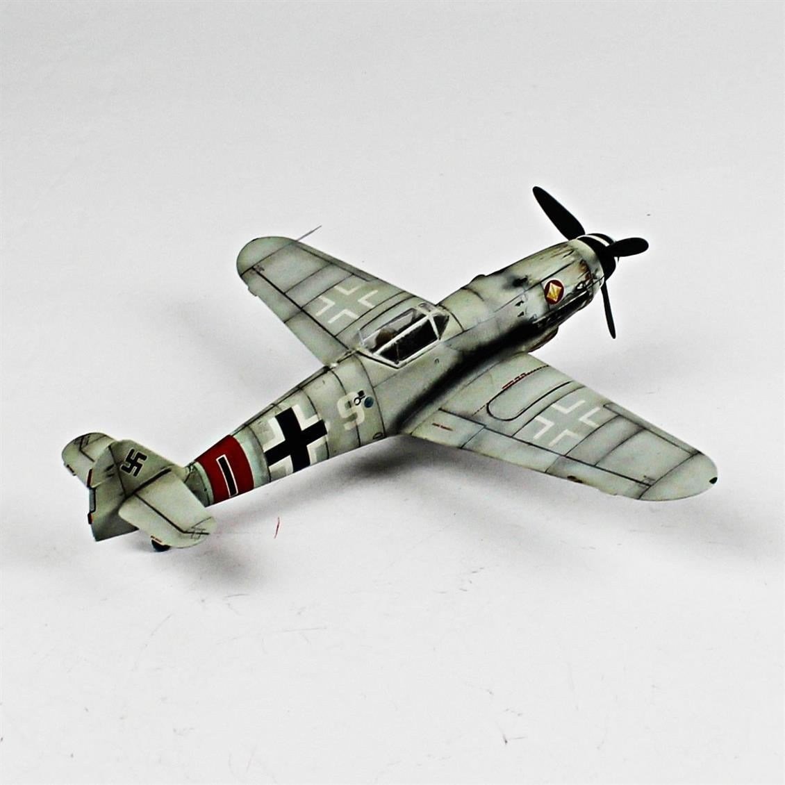 QD079 1/48 Messerschmitt Bf 109 G-10 Sergilemeye Hazır Plastik Uçak Modeli