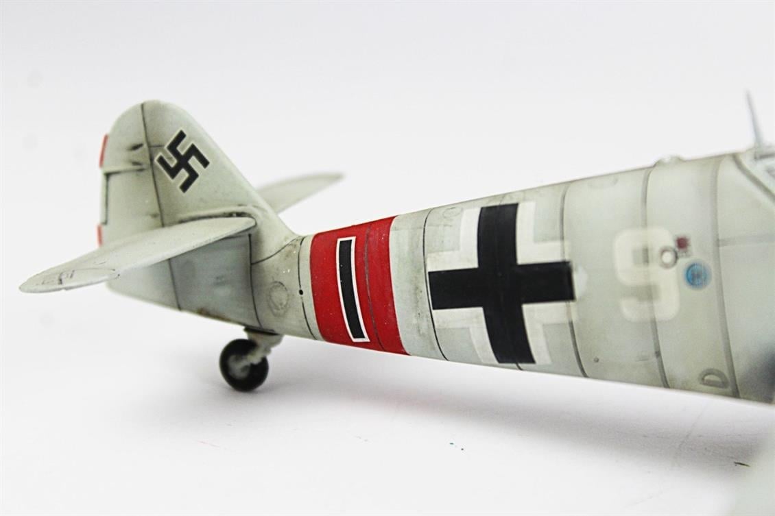 QD079 1/48 Messerschmitt Bf 109 G-10 Sergilemeye Hazır Plastik Uçak Modeli