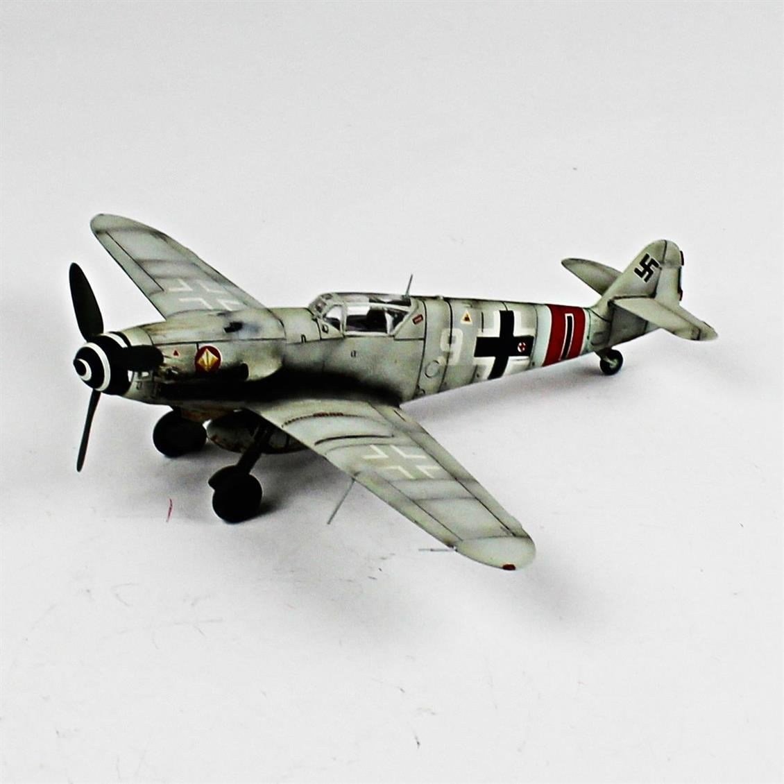 QD079 1/48 Messerschmitt Bf 109 G-10 Sergilemeye Hazır Plastik Uçak Modeli
