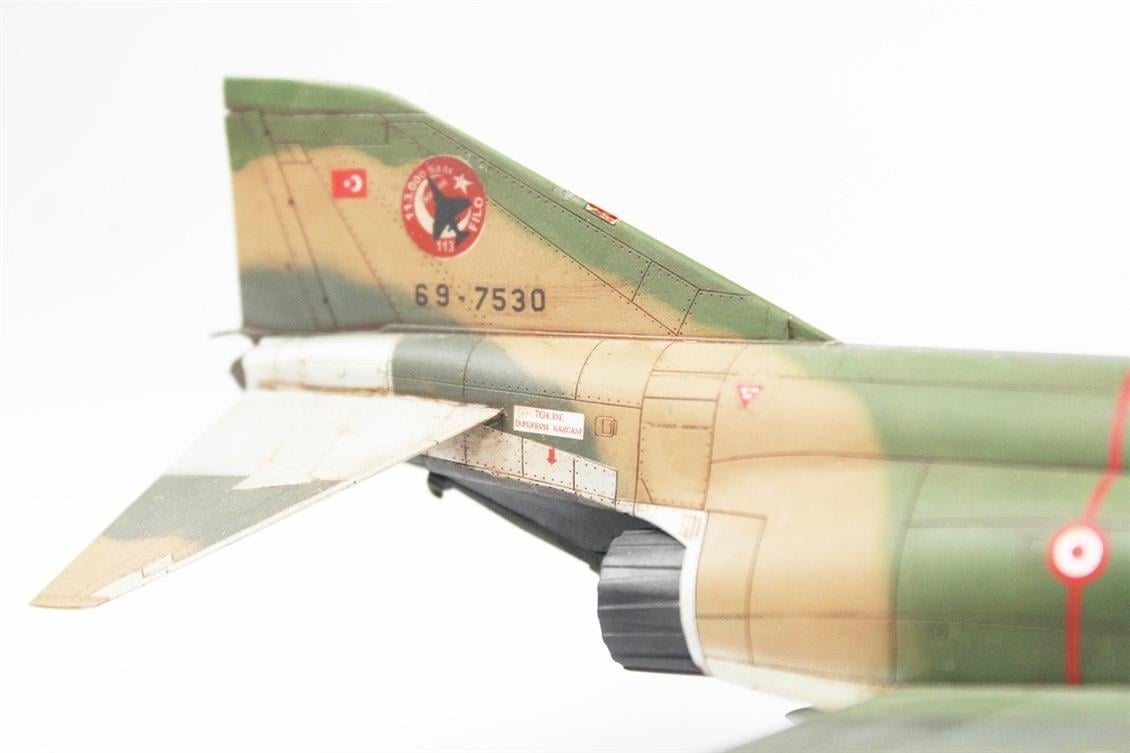 QD082 1/72 RF-4E Phantom II Sergilemeye Hazır Plastik Uçak Modeli
