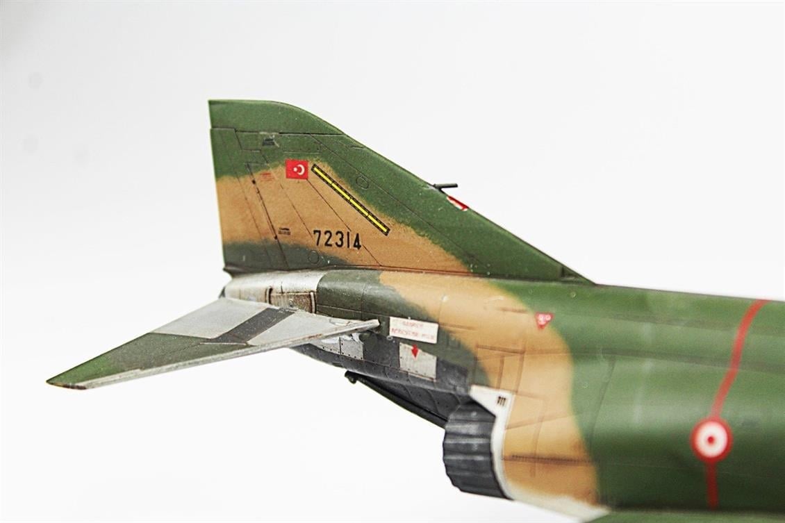 QD083 1/72 RF-4E Phantom II Sergilemeye Hazır Plastik Uçak Modeli