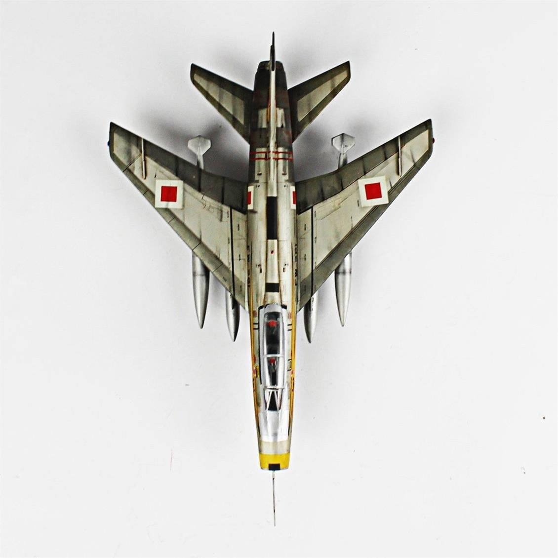 QD084 1/72 F-100F Super Sabre Sergilemeye Hazır Plastik Uçak Modeli