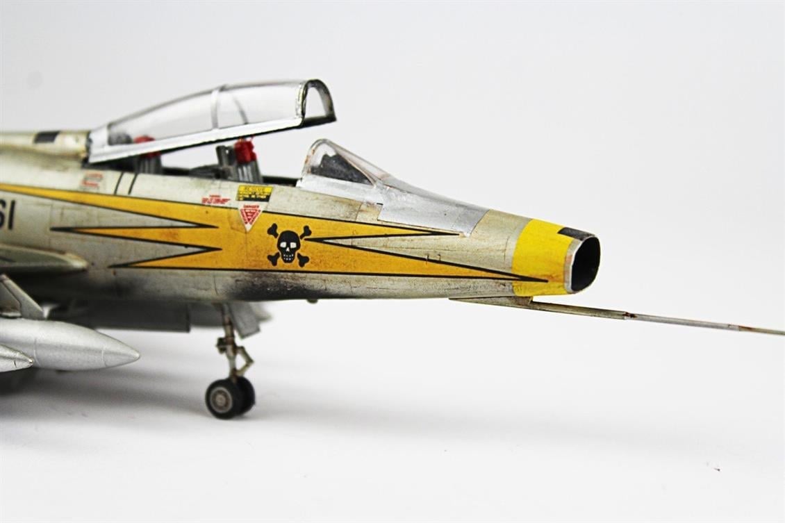 QD084 1/72 F-100F Super Sabre Sergilemeye Hazır Plastik Uçak Modeli