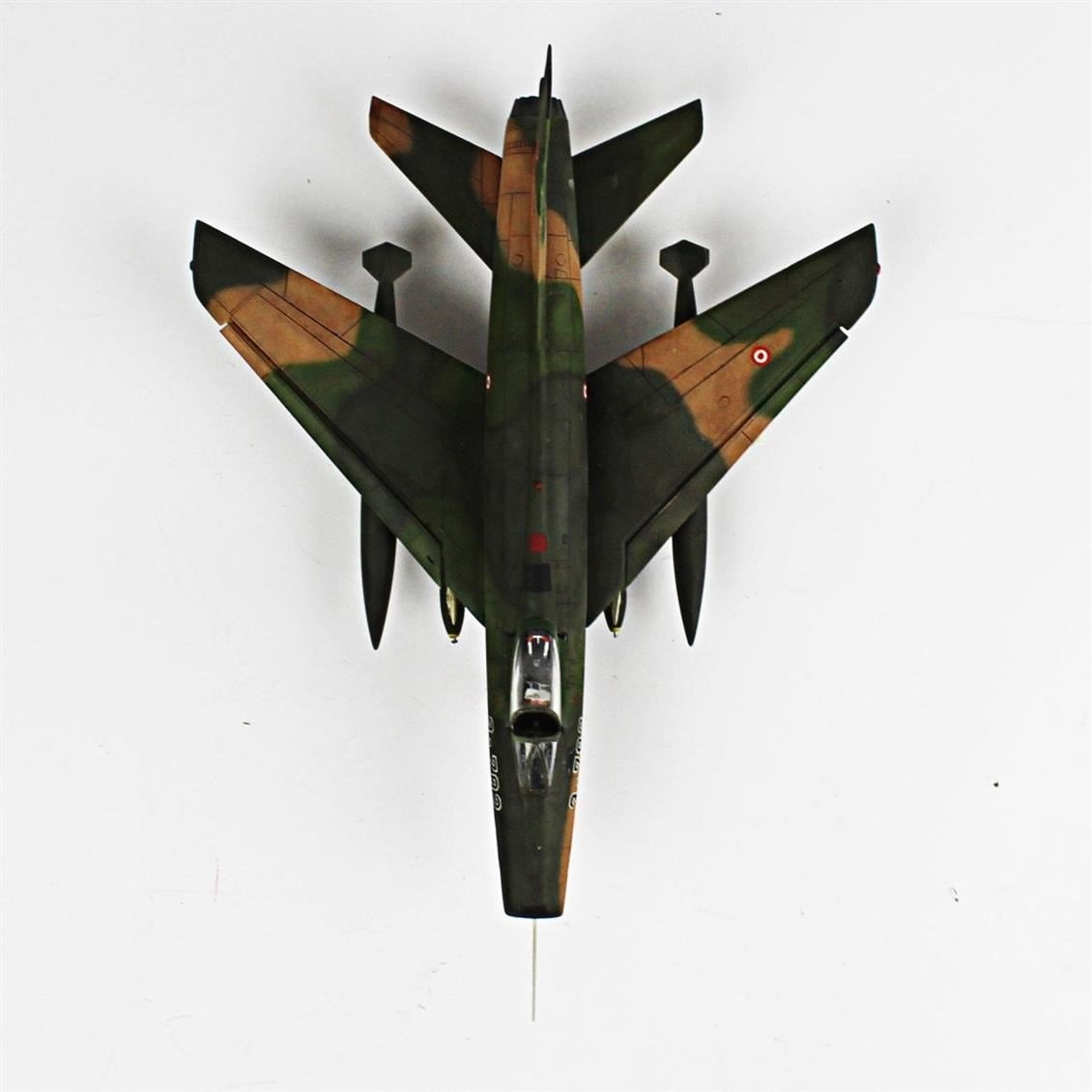 QD085 1/72 F-100C Super Sabre Sergilemeye Hazır Plastik Uçak Modeli