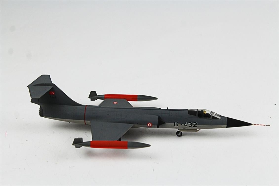 QD088 1/72 F-104G Starfighter Sergilemeye Hazır Plastik Uçak Modeli
