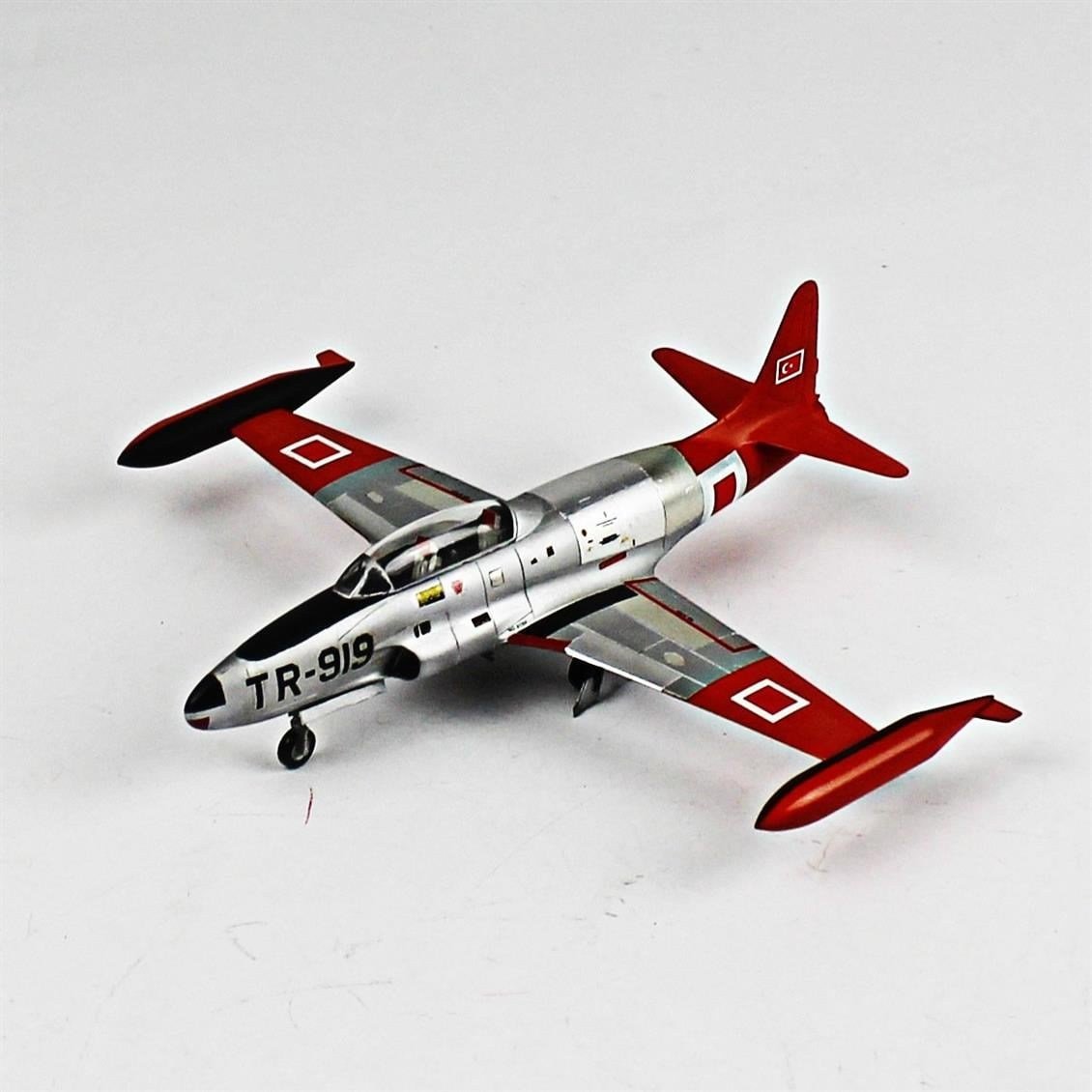 QD089 1/72 T-33A Shooting Star Sergilemeye Hazır Plastik Uçak Modeli