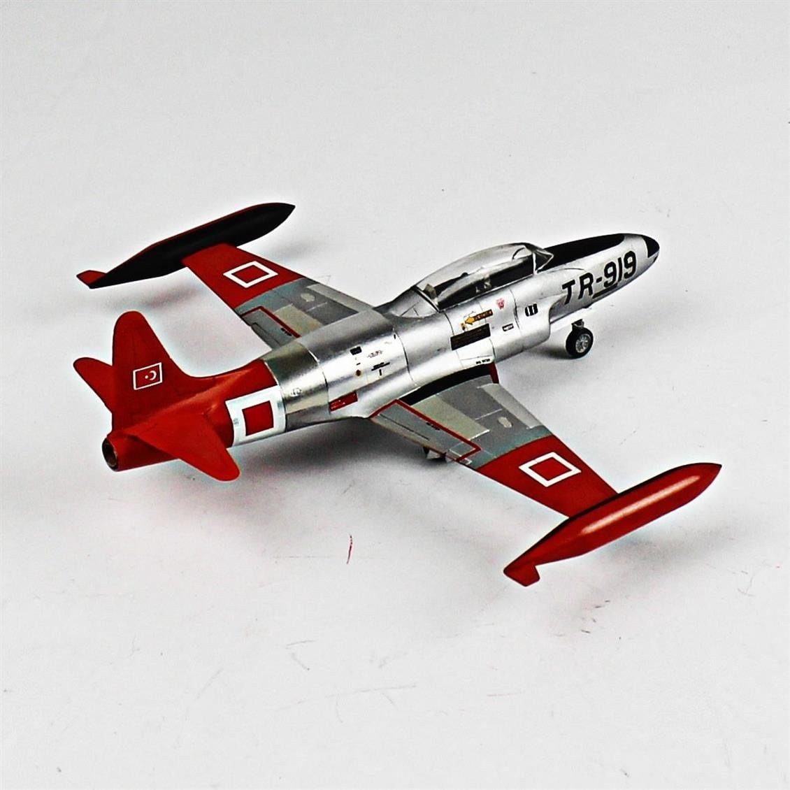 QD089 1/72 T-33A Shooting Star Sergilemeye Hazır Plastik Uçak Modeli