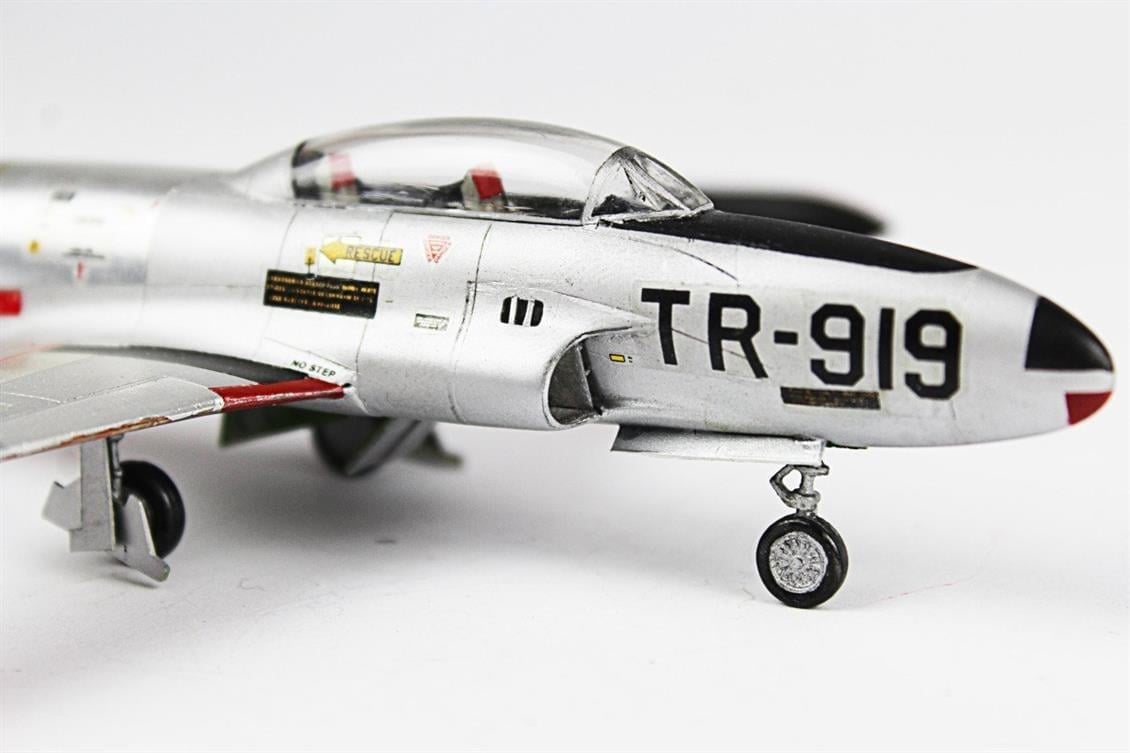 QD089 1/72 T-33A Shooting Star Sergilemeye Hazır Plastik Uçak Modeli