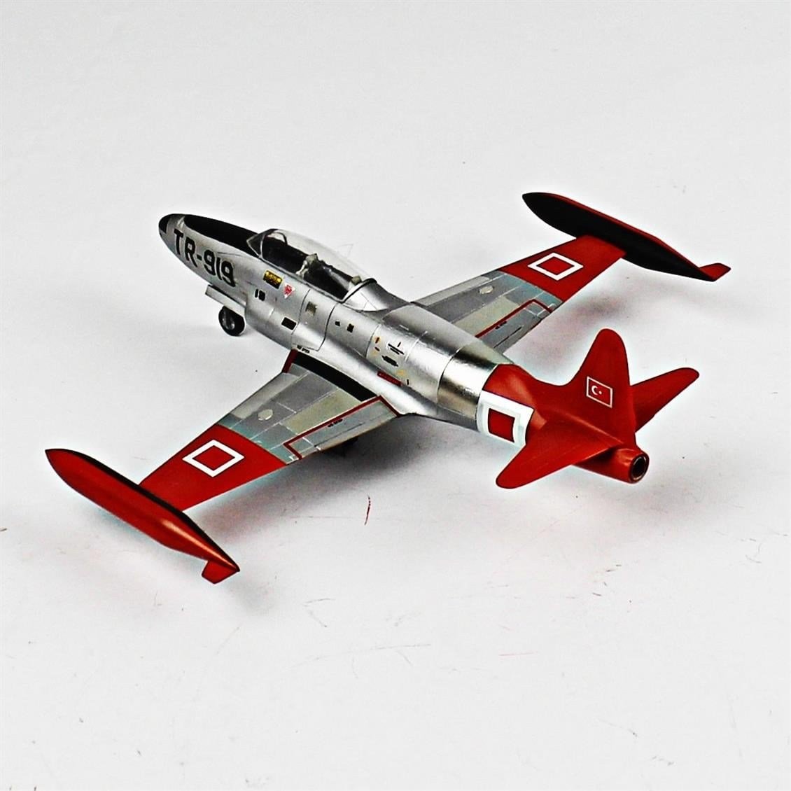 QD089 1/72 T-33A Shooting Star Sergilemeye Hazır Plastik Uçak Modeli