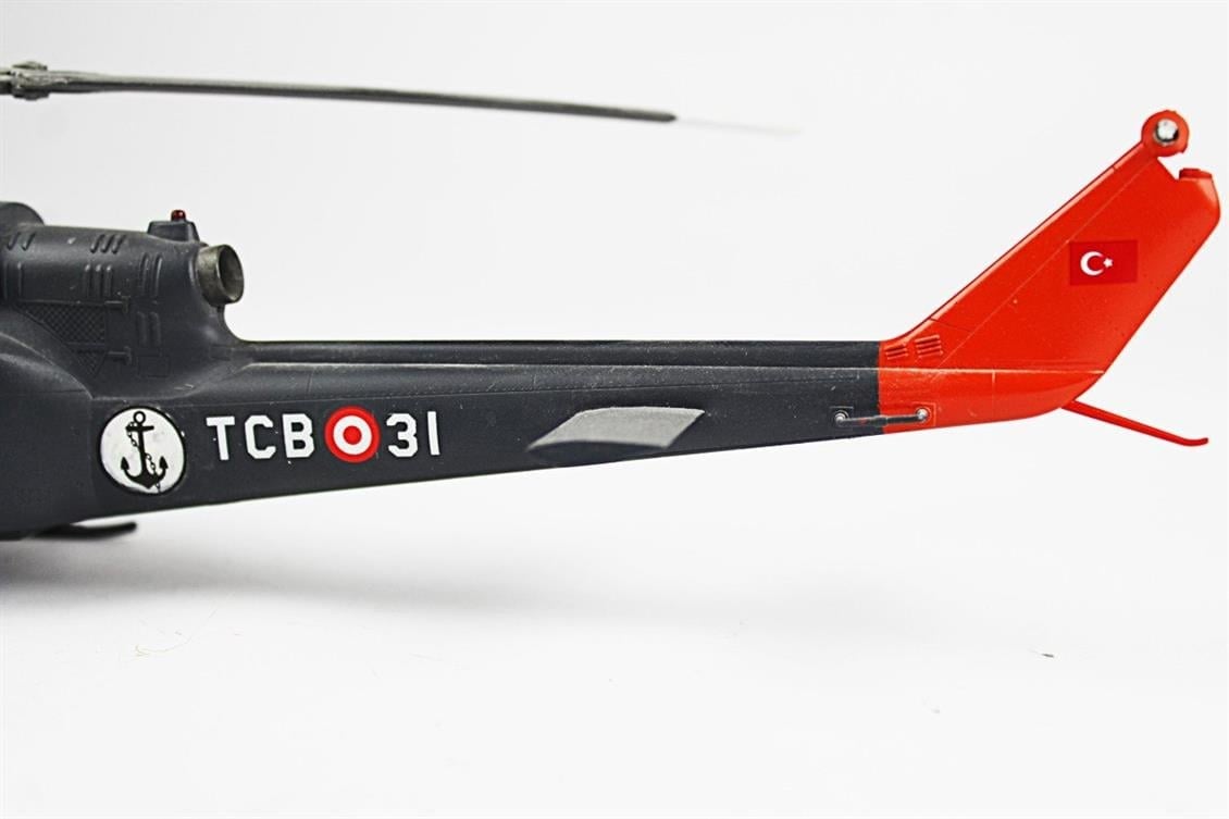 QD092 1/48 AB-204 Sergilemeye Hazır Plastik Uçak Modeli