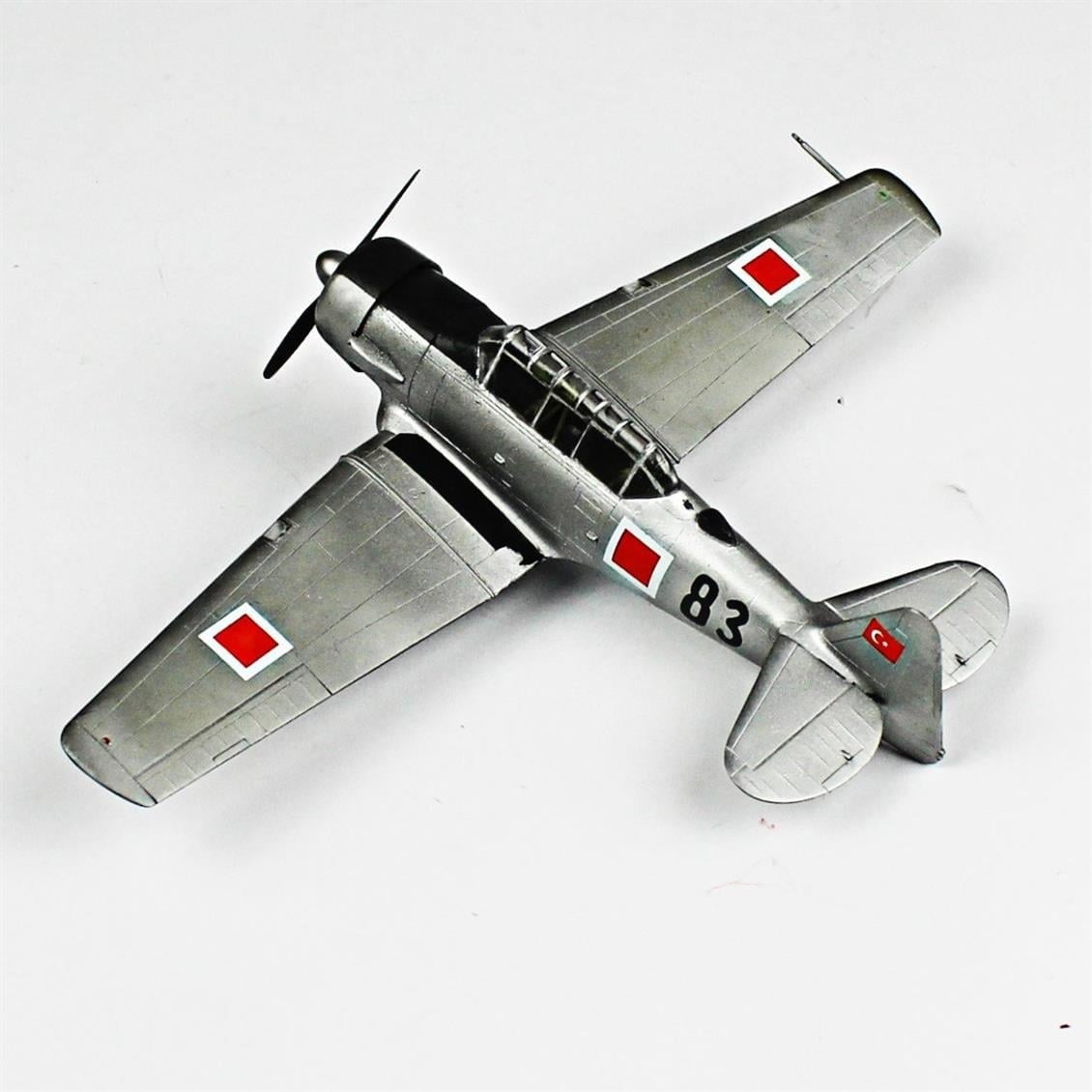 QD094 1/72 T-6E Texan Sergilemeye Hazır Plastik Uçak Modeli