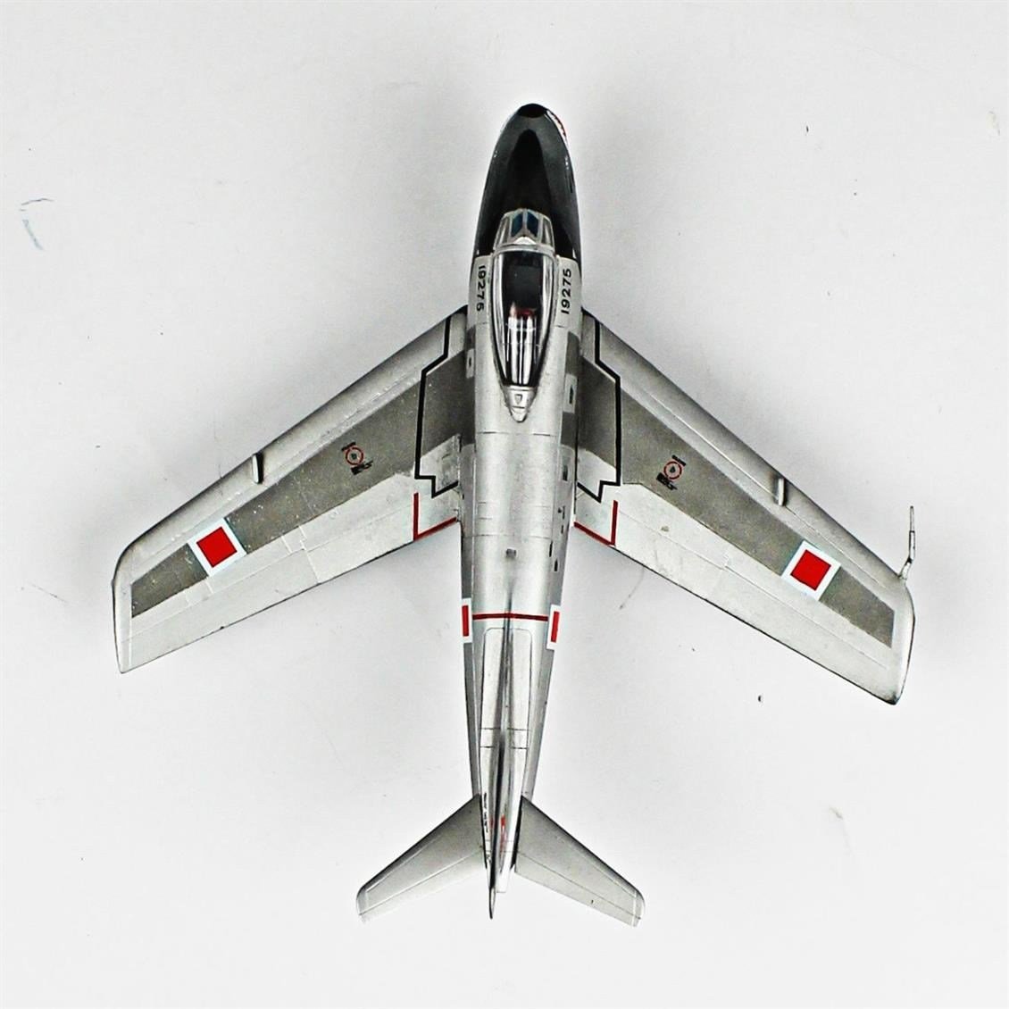QD095  1/72 F-86E Sabre Sergilemeye Hazır Plastik Uçak Modeli