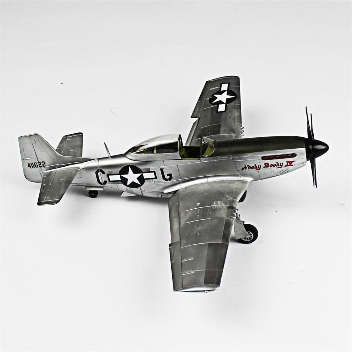 QD099 1/48 P-51D Mustang Sergilemeye Hazır Plastik Uçak Modeli
