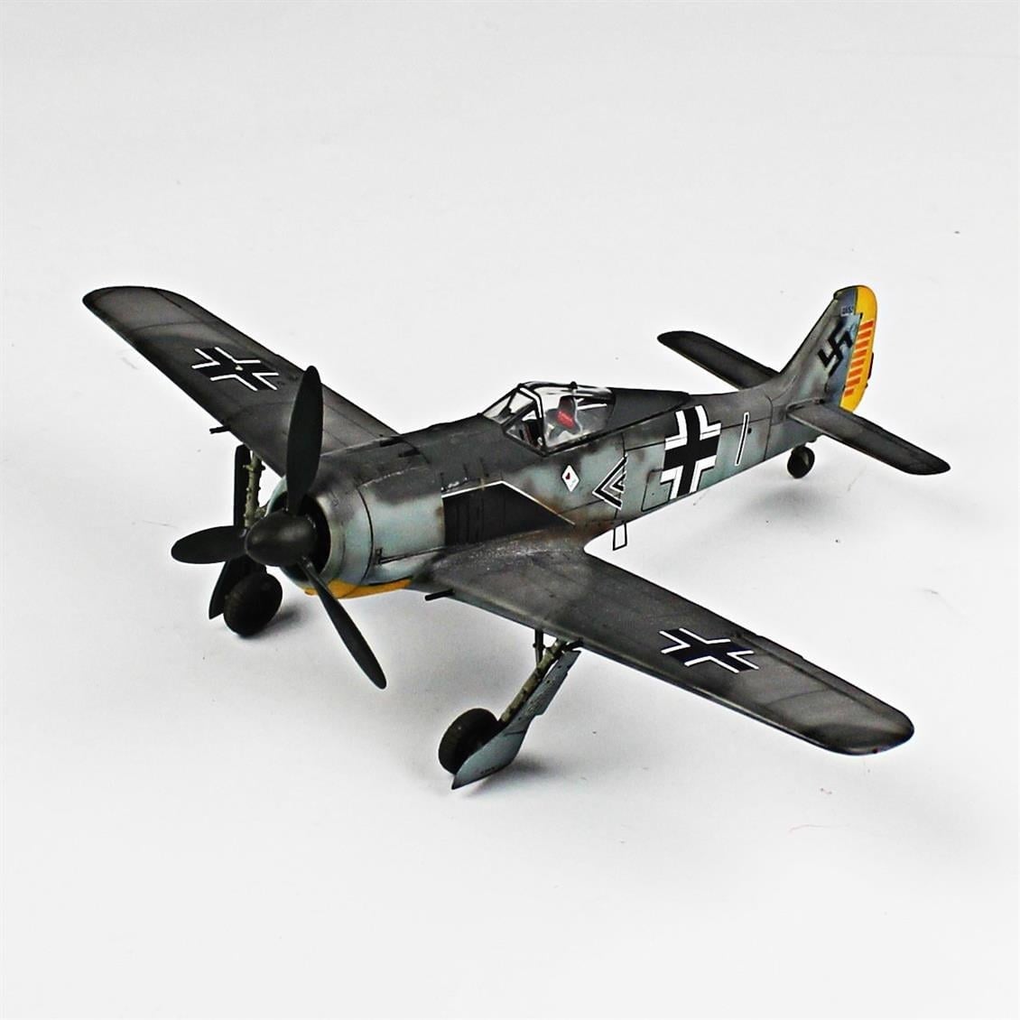 QD100 1/48 Focke-Wulf 190 A Sergilemeye Hazır Plastik Uçak Modeli