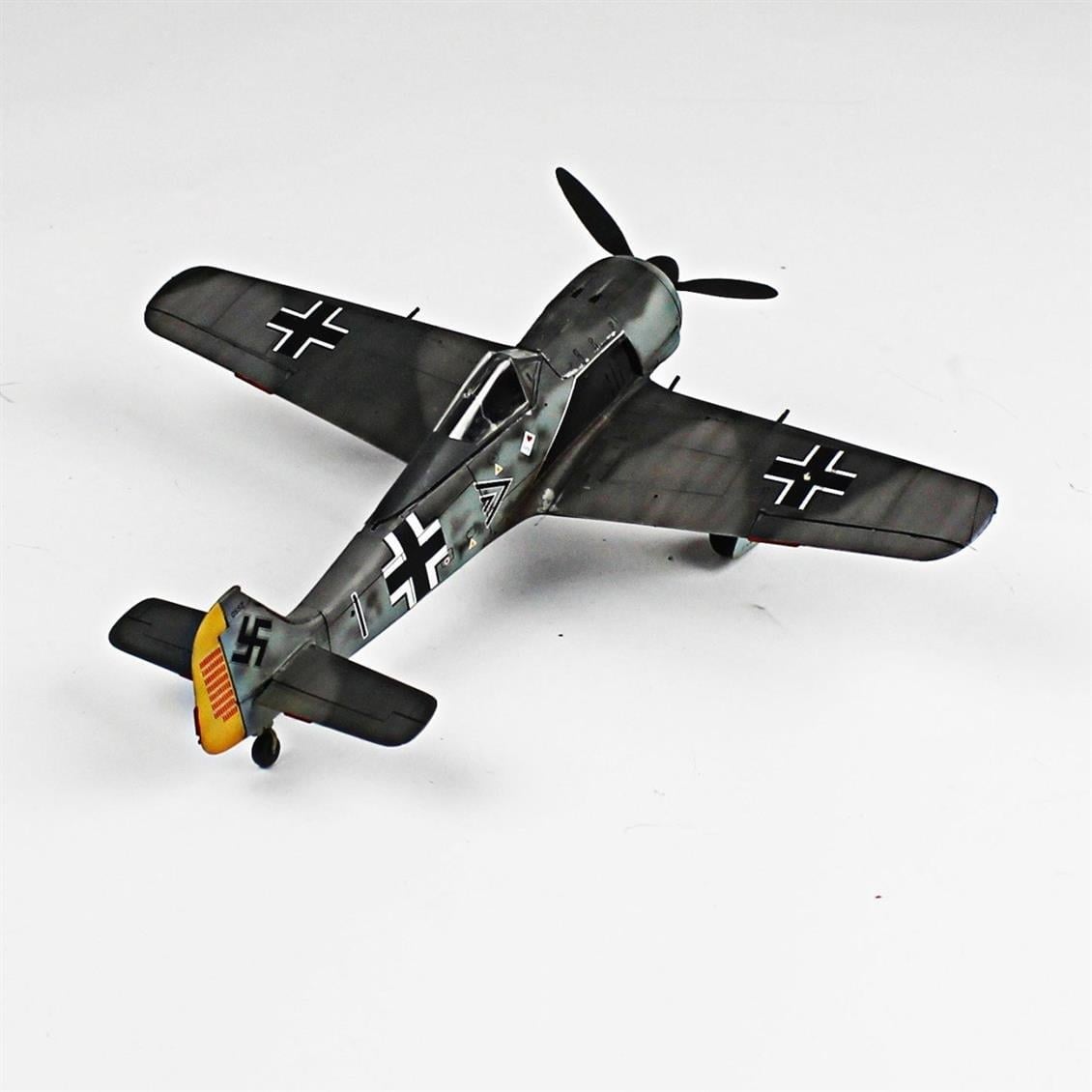 QD100 1/48 Focke-Wulf 190 A Sergilemeye Hazır Plastik Uçak Modeli
