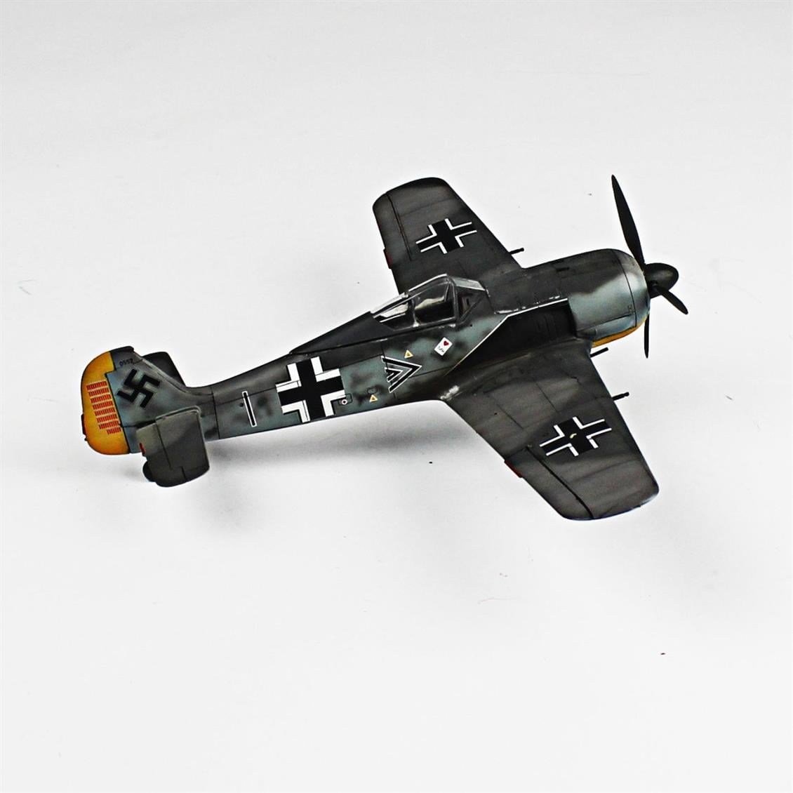 QD100 1/48 Focke-Wulf 190 A Sergilemeye Hazır Plastik Uçak Modeli