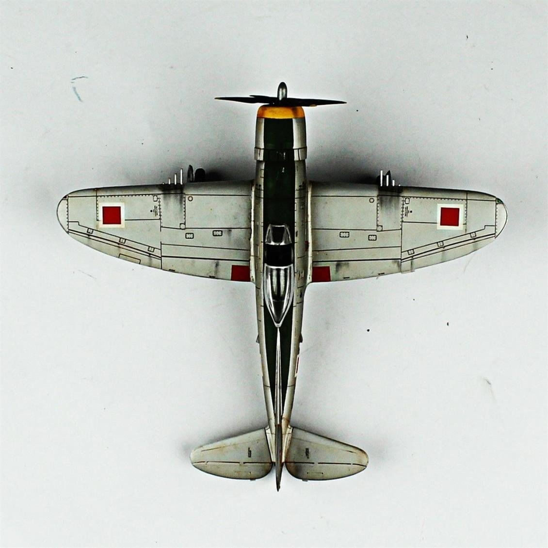 QD102 1/72 P-47D Thunderbolt Sergilemeye Hazır Plastik Uçak Modeli