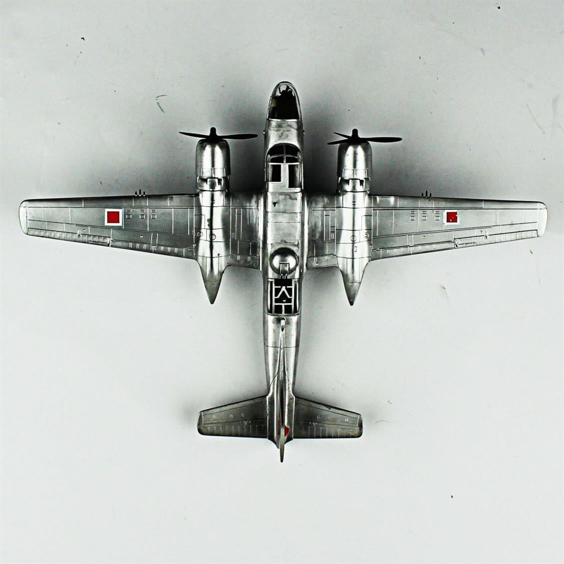 QD103 1/72 A-26C Invader Sergilemeye Hazır Plastik Uçak Modeli