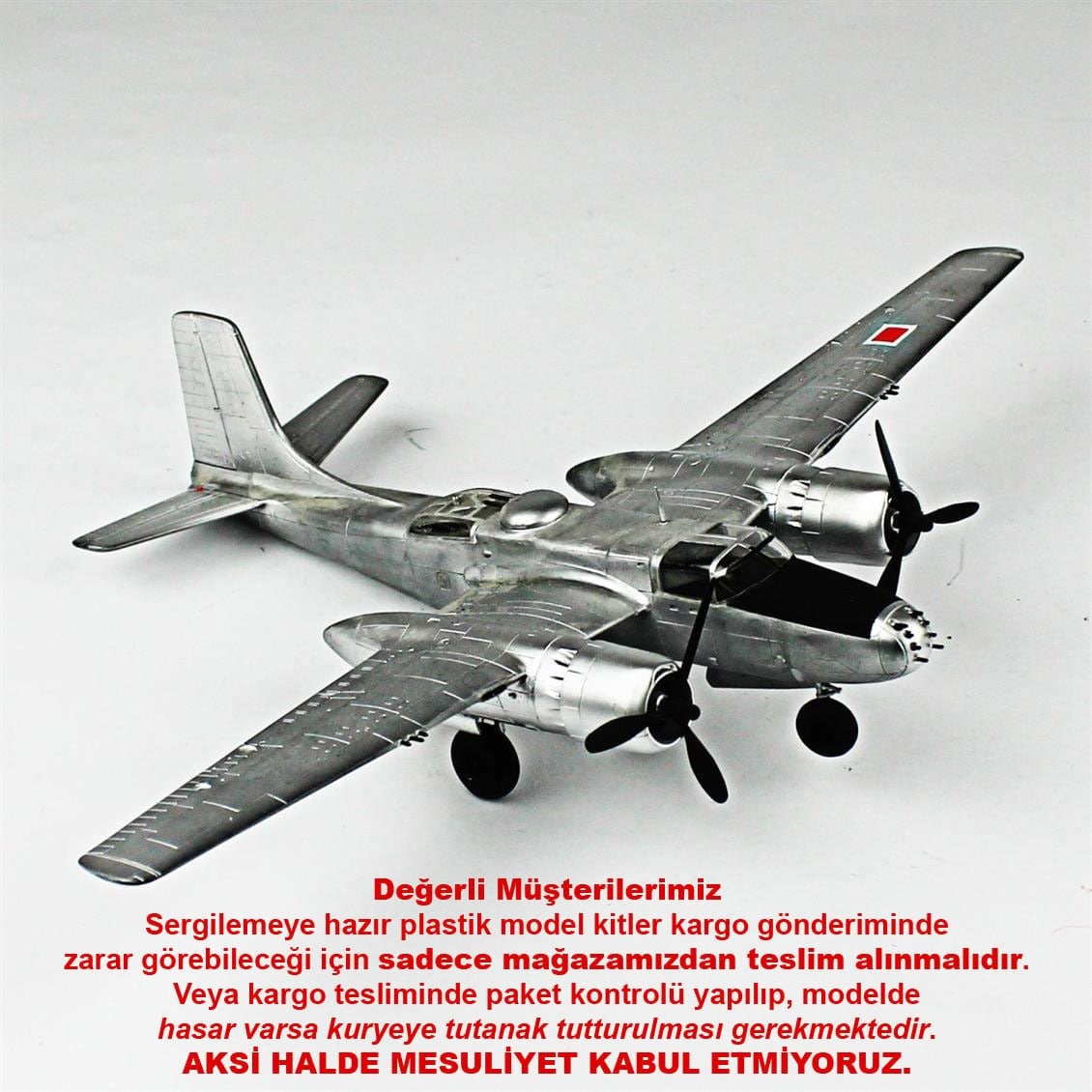 QD104 1/72 A-26B Invader Sergilemeye Hazır Plastik Uçak Modeli