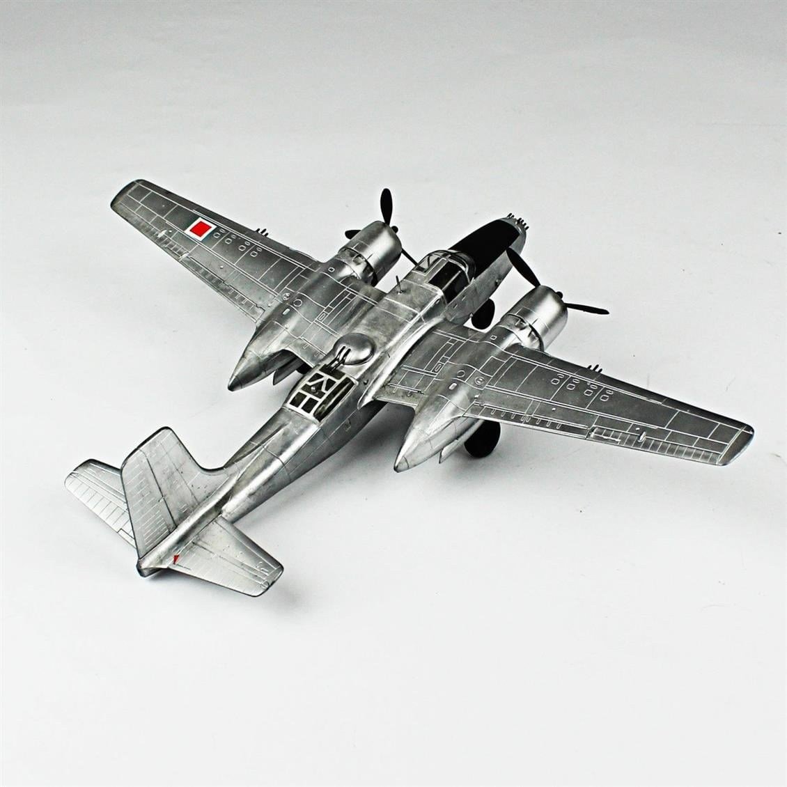QD104 1/72 A-26B Invader Sergilemeye Hazır Plastik Uçak Modeli