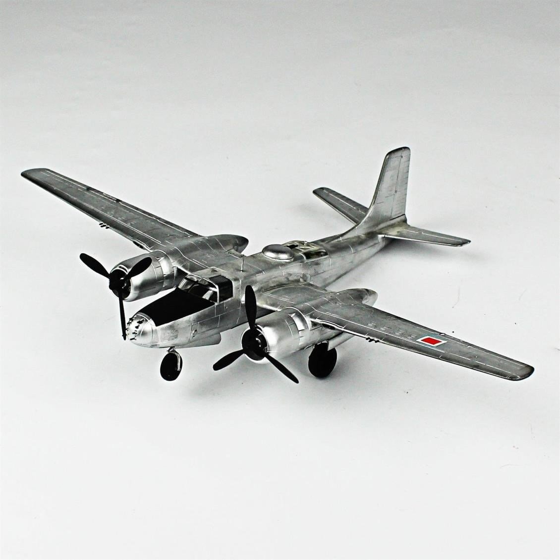 QD104 1/72 A-26B Invader Sergilemeye Hazır Plastik Uçak Modeli