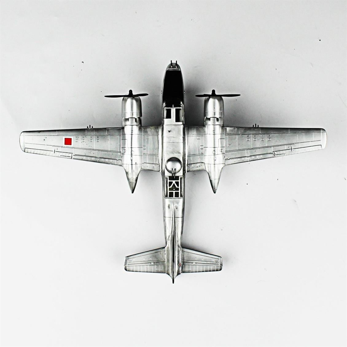 QD104 1/72 A-26B Invader Sergilemeye Hazır Plastik Uçak Modeli