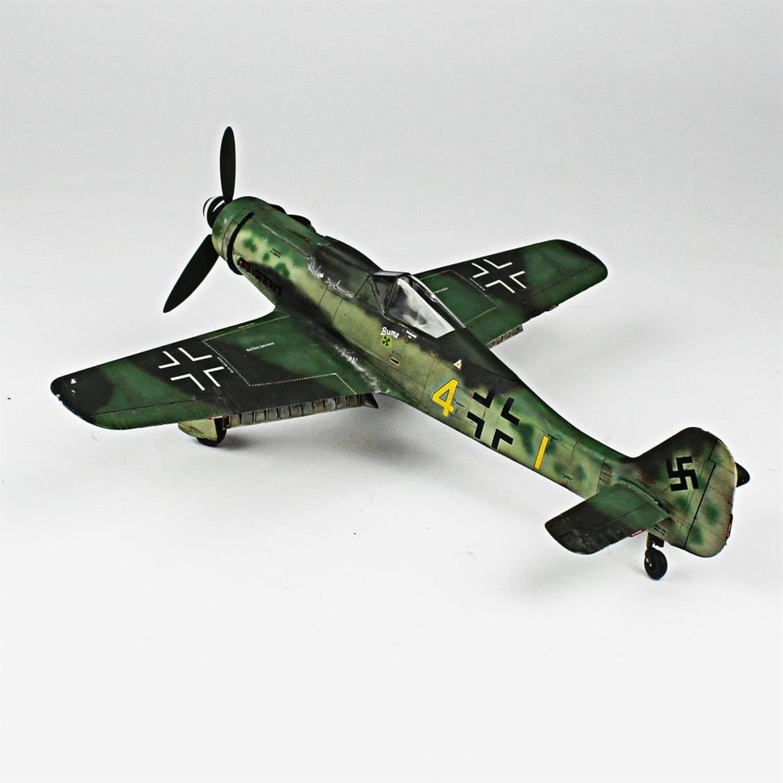 QD106 1/32 Focke-Wulf 190 D Sergilemeye Hazır Plastik Uçak Modeli