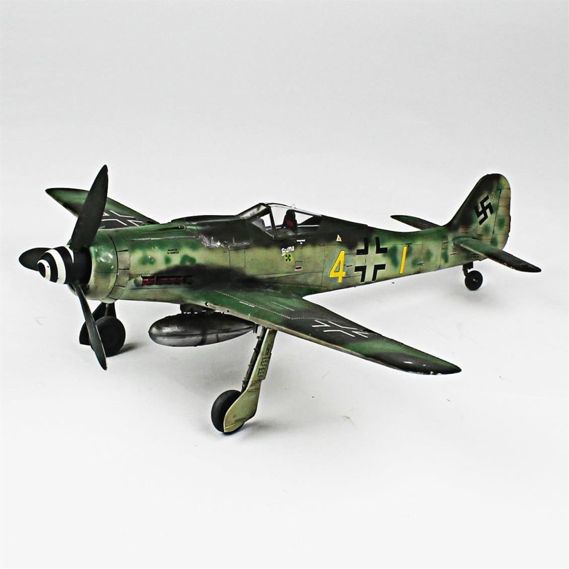 QD106 1/32 Focke-Wulf 190 D Sergilemeye Hazır Plastik Uçak Modeli
