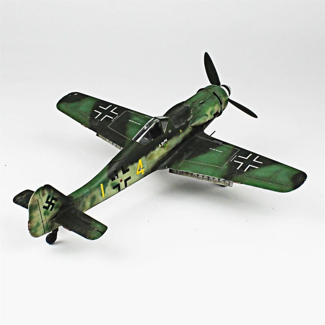 QD106 1/32 Focke-Wulf 190 D Sergilemeye Hazır Plastik Uçak Modeli