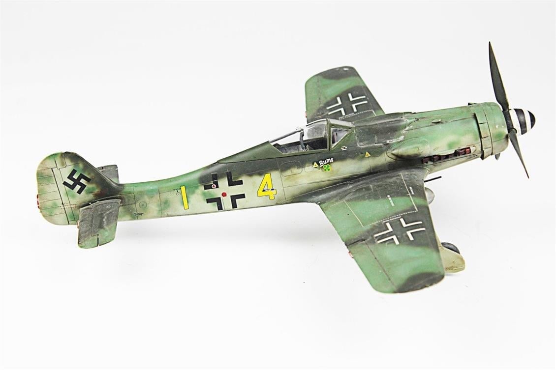 QD106 1/32 Focke-Wulf 190 D Sergilemeye Hazır Plastik Uçak Modeli
