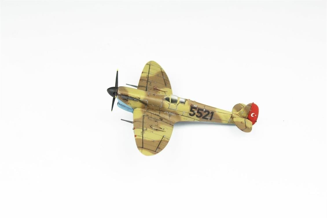 QD108 1/72 Spitfire Mk.V Sergilemeye Hazır Plastik Uçak Modeli