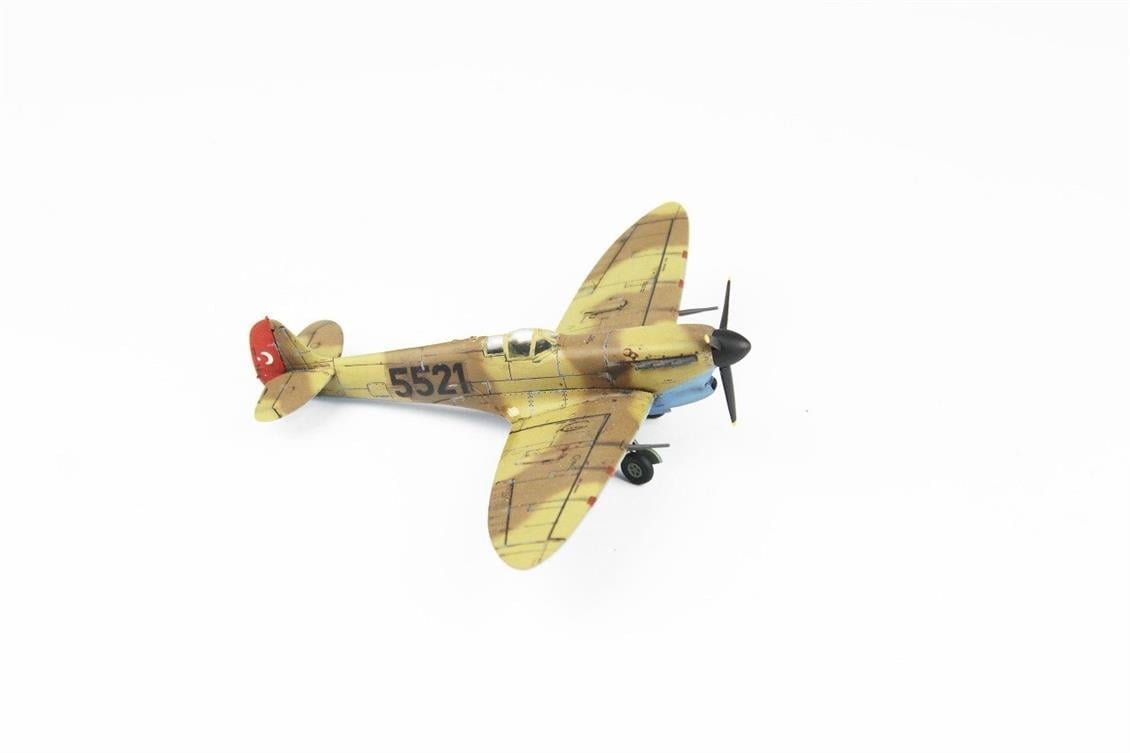 QD108 1/72 Spitfire Mk.V Sergilemeye Hazır Plastik Uçak Modeli