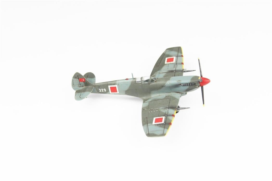QD110 1/72 Spitfire Mk.IXE Sergilemeye Hazır Plastik Uçak Modeli