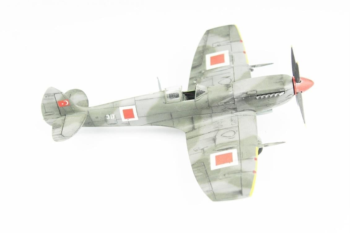 QD113 1/48 Spitfire Mk.IXC Sergilemeye Hazır Plastik Uçak Modeli