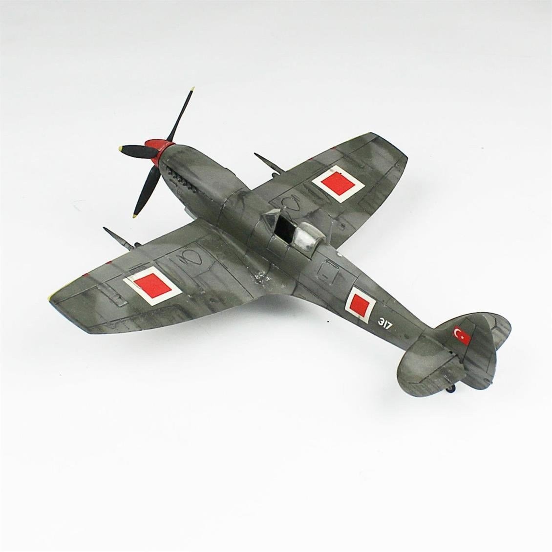 QD113 1/48 Spitfire Mk.IXC Sergilemeye Hazır Plastik Uçak Modeli