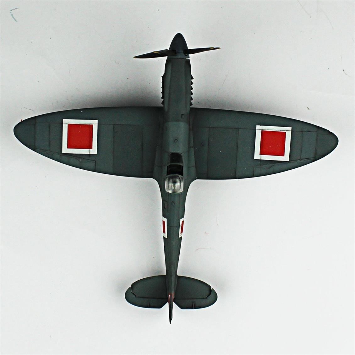 QD115 1/48 Spitfire Pru Sergilemeye Hazır Plastik Uçak Modeli