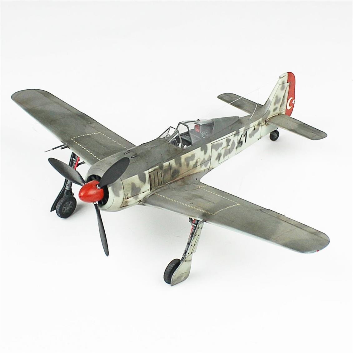 QD117 1/48 Focke-Wulf 190 A-3 Sergilemeye Hazır Plastik Uçak Modeli