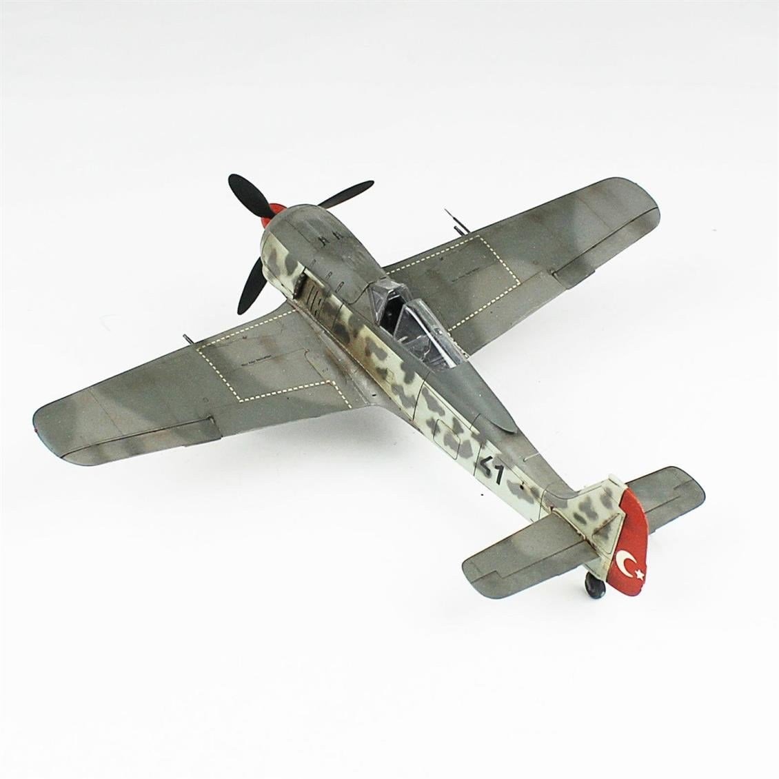 QD117 1/48 Focke-Wulf 190 A-3 Sergilemeye Hazır Plastik Uçak Modeli