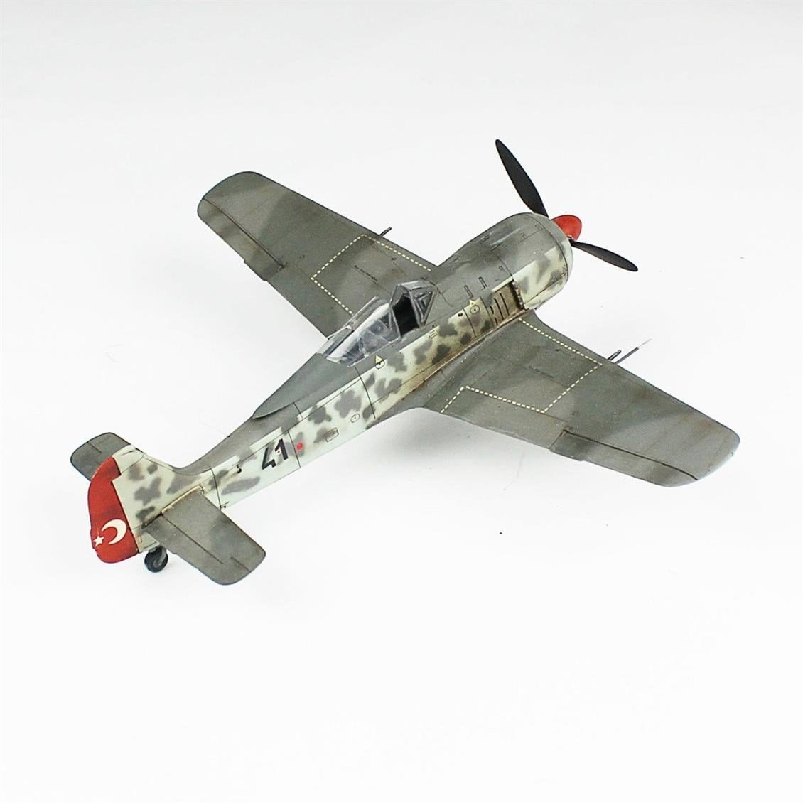 QD117 1/48 Focke-Wulf 190 A-3 Sergilemeye Hazır Plastik Uçak Modeli