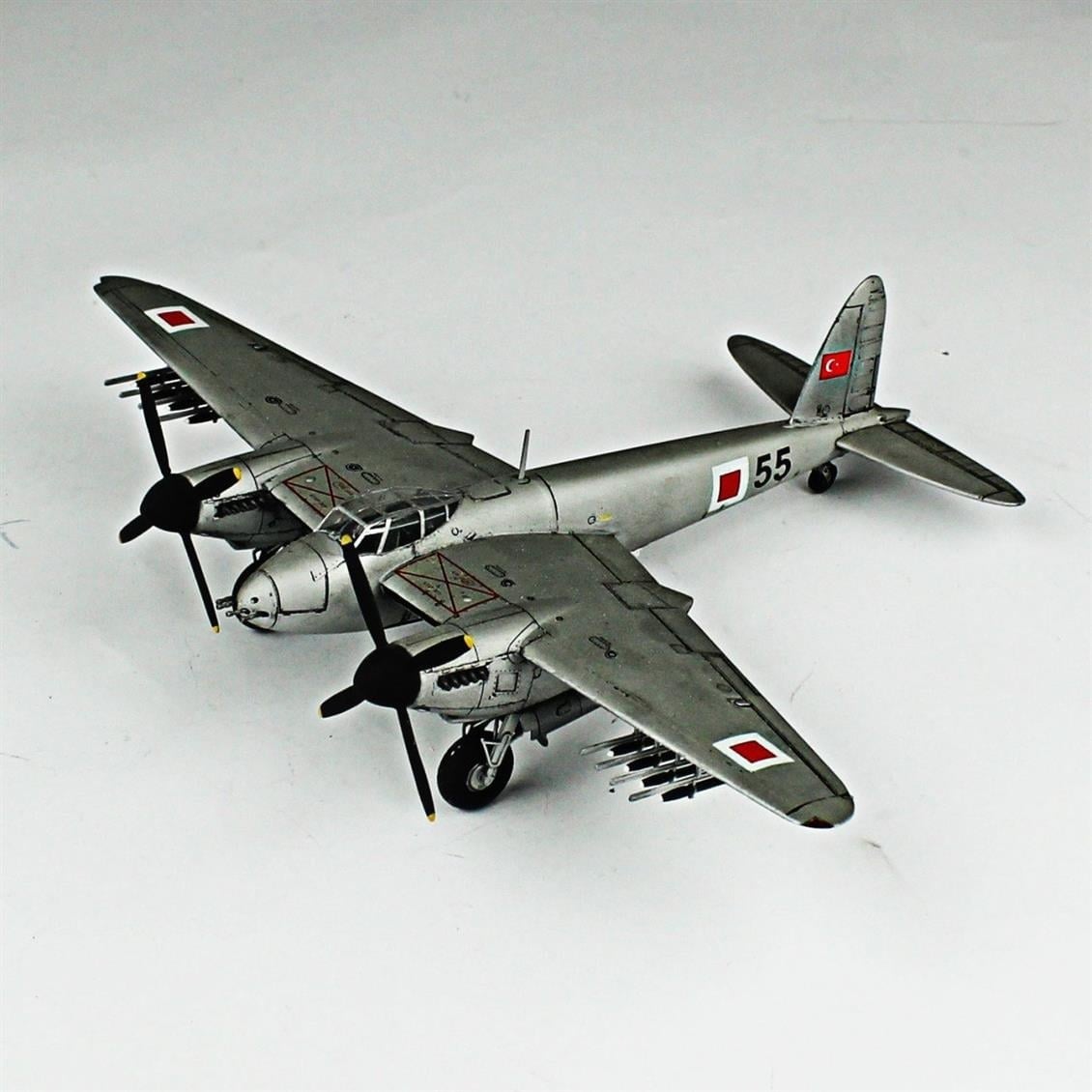 QD118 1/72 Mosquito TFMX Sergilemeye Hazır Plastik Uçak Modeli