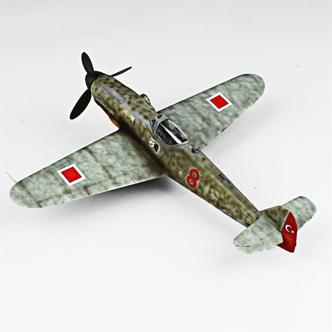 QD120 1/72 Messerschmitt Bf 190 F-Whiff Sergilemeye Hazır Plastik Uçak Modeli