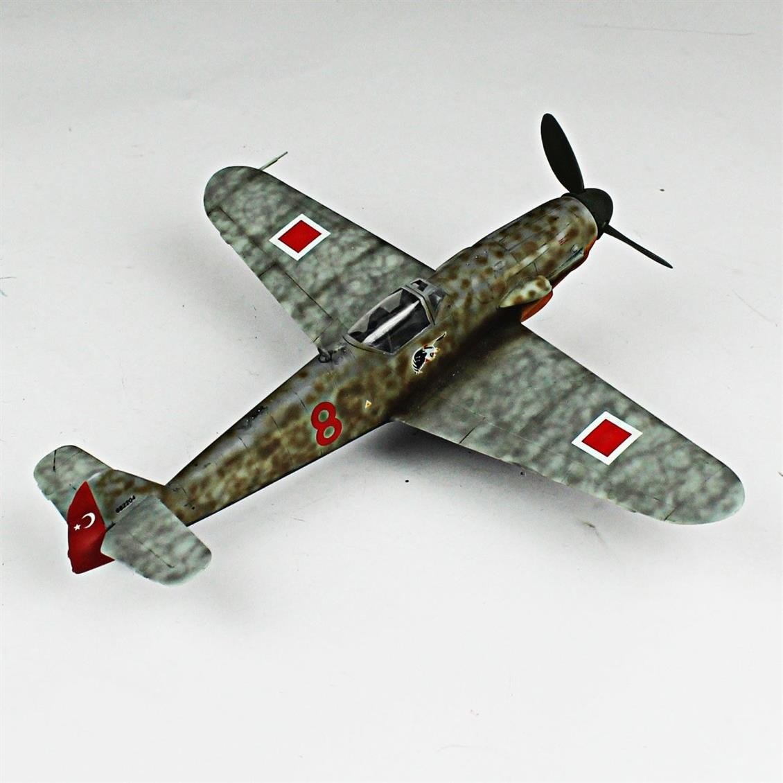 QD120 1/72 Messerschmitt Bf 190 F-Whiff Sergilemeye Hazır Plastik Uçak Modeli