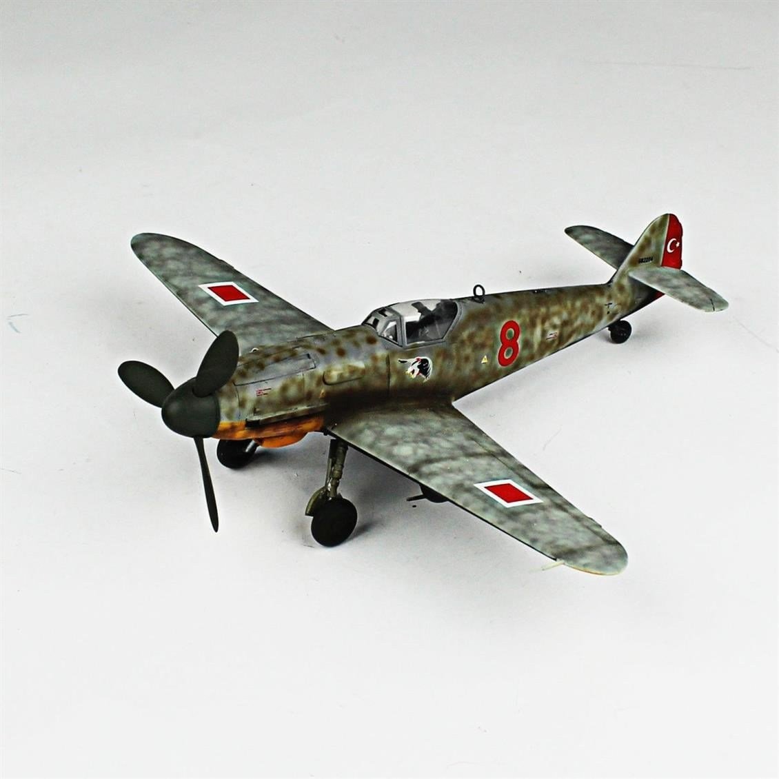QD120 1/72 Messerschmitt Bf 190 F-Whiff Sergilemeye Hazır Plastik Uçak Modeli
