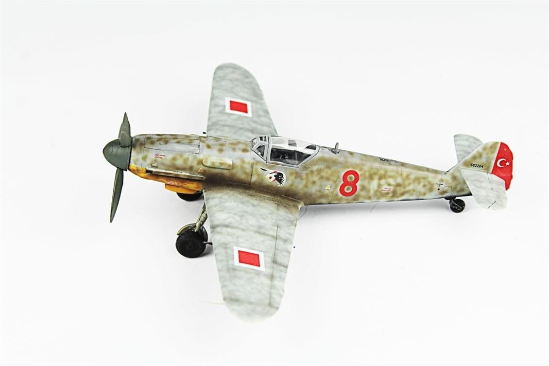 QD120 1/72 Messerschmitt Bf 190 F-Whiff Sergilemeye Hazır Plastik Uçak Modeli