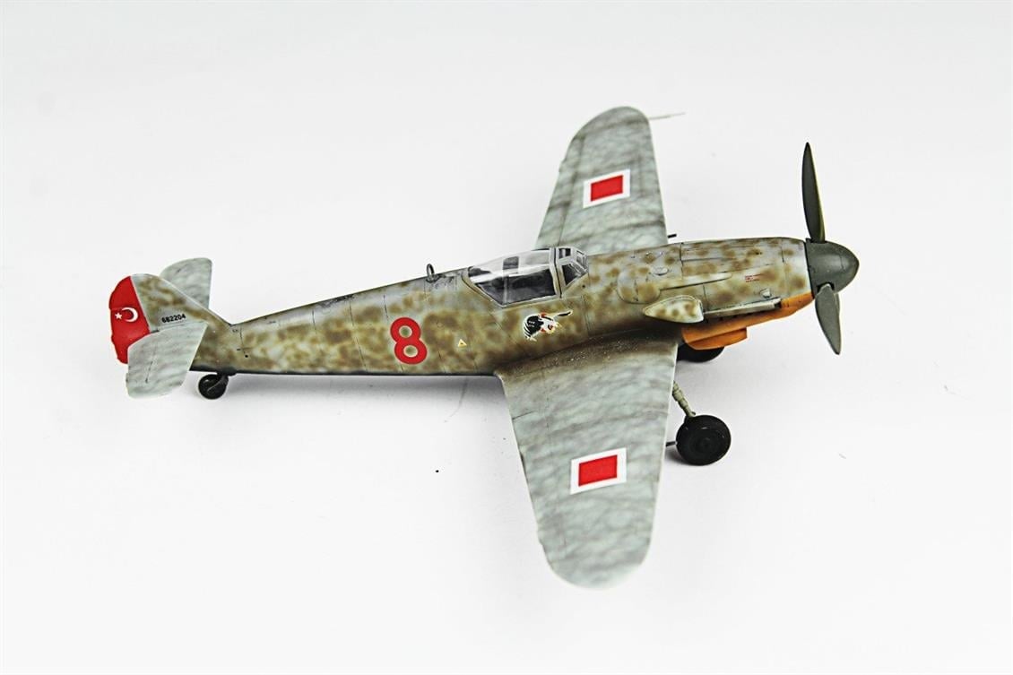 QD120 1/72 Messerschmitt Bf 190 F-Whiff Sergilemeye Hazır Plastik Uçak Modeli