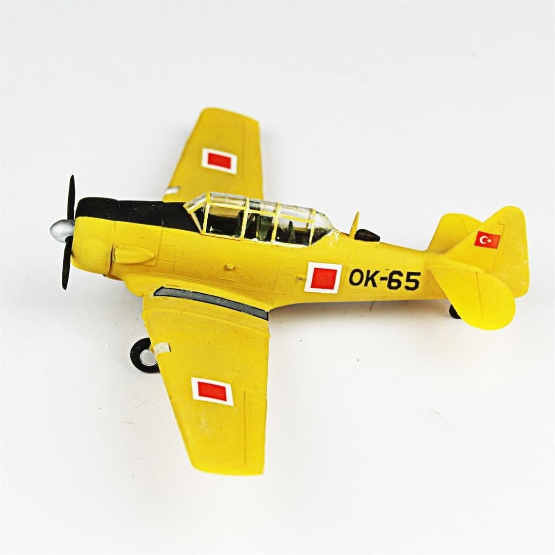 QD121 1/72 T-6E Texan Sergilemeye Hazır Plastik Uçak Modeli