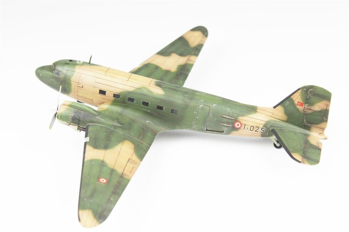 QD122 1/72 C-47A Dakota Sergilemeye Hazır Plastik Uçak Modeli